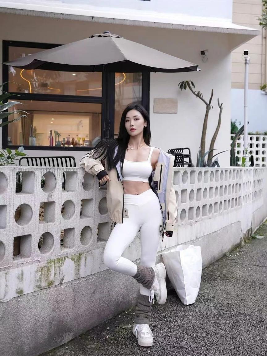 蜜桃臀满屏细腰大长腿