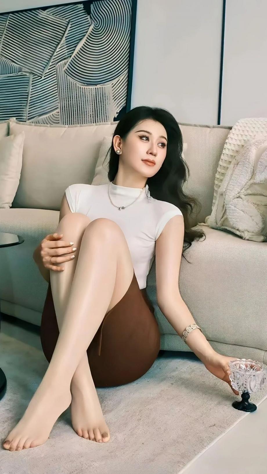 纤腰翘臀黑丝大长腿