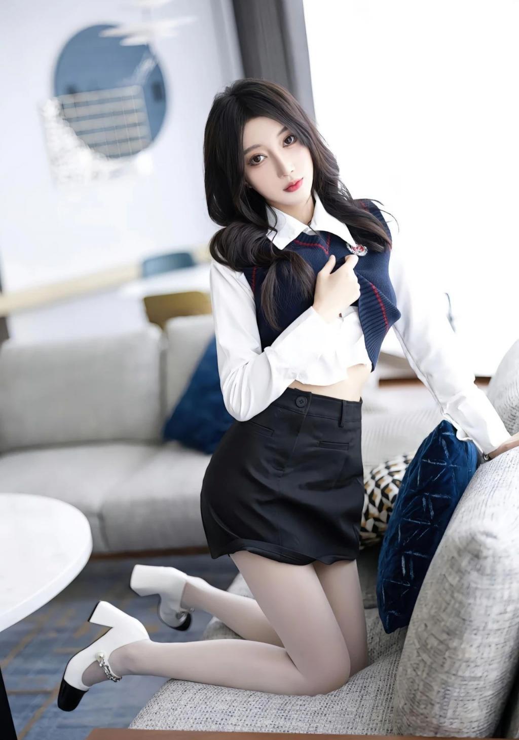 镂空包臀裙，黑丝大长腿