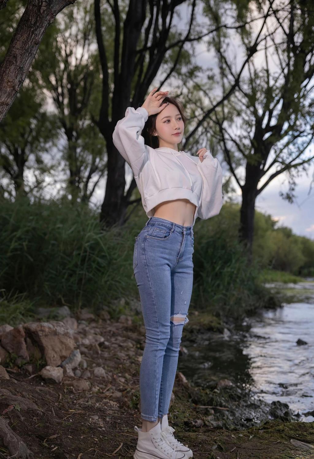 镂空包臀裙，黑丝大长腿