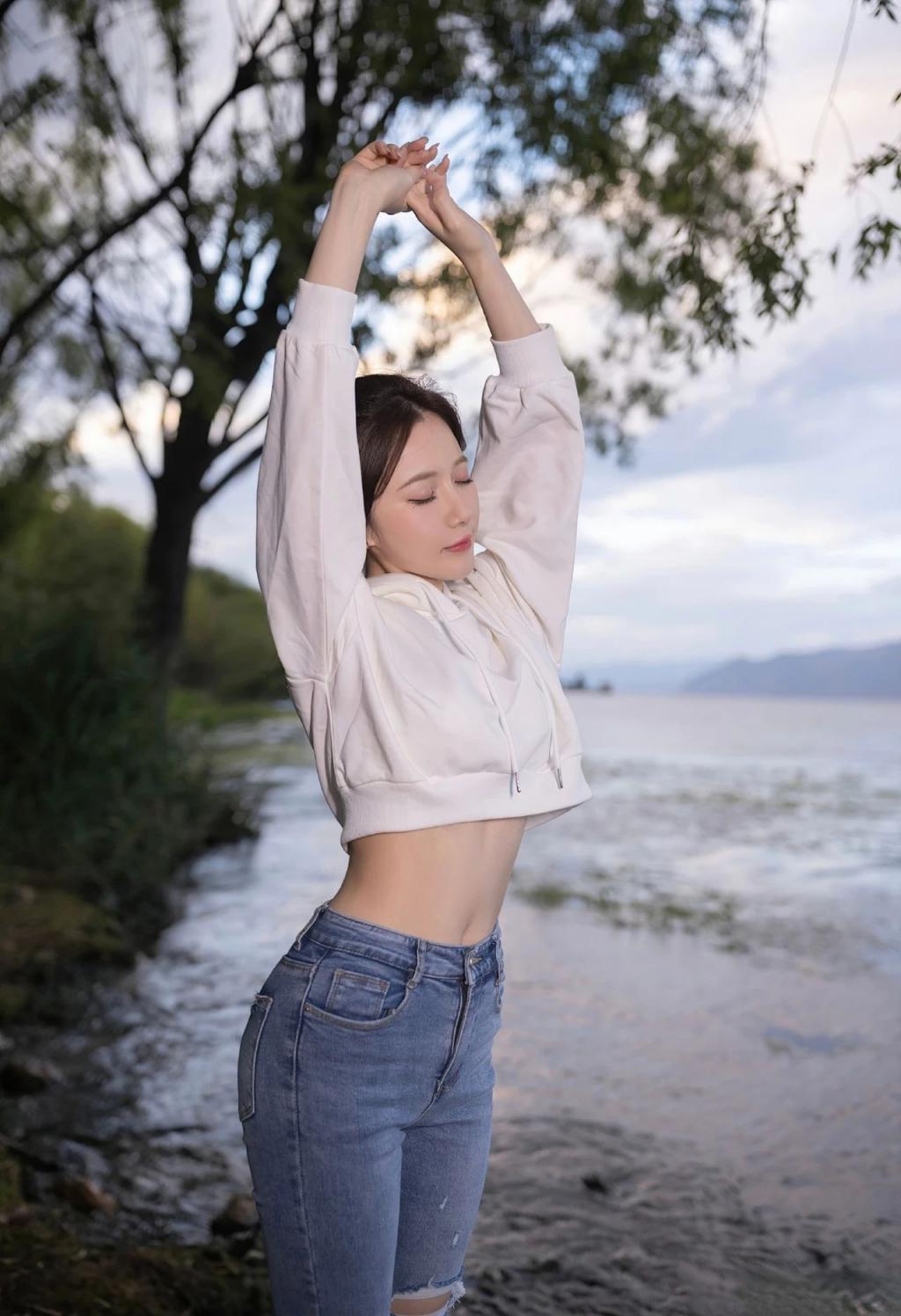 镂空包臀裙，黑丝大长腿