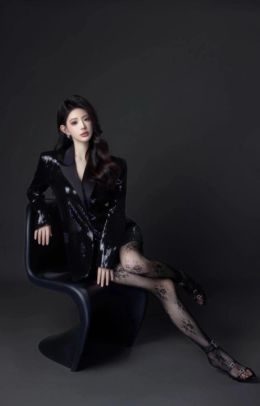 前凸后翘，曲线完美