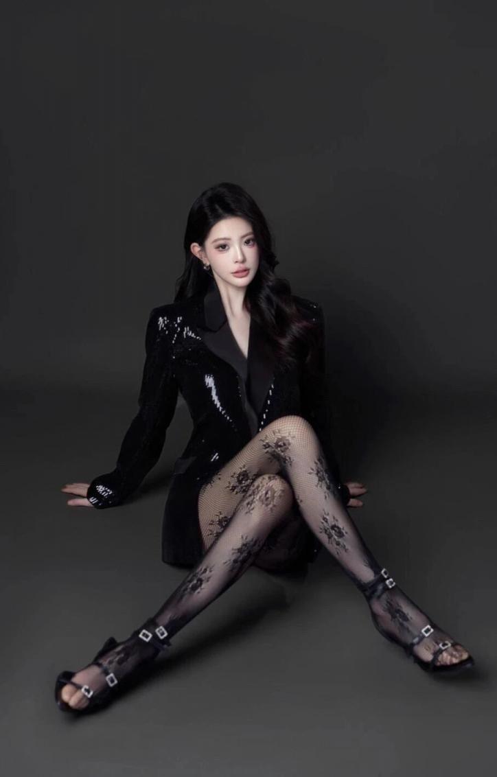 前凸后翘，曲线完美