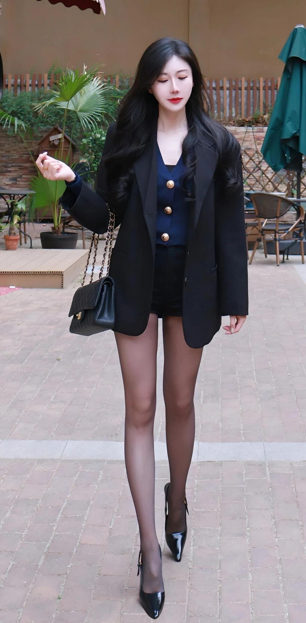 前凸后翘，曲线完美