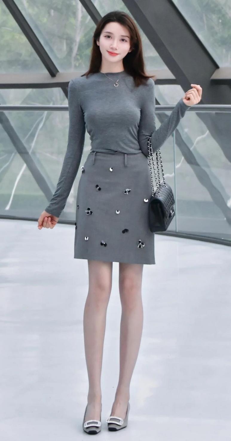 前凸后翘，曲线完美