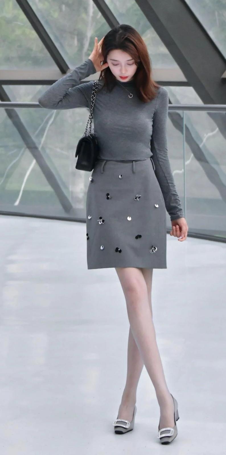 前凸后翘，曲线完美