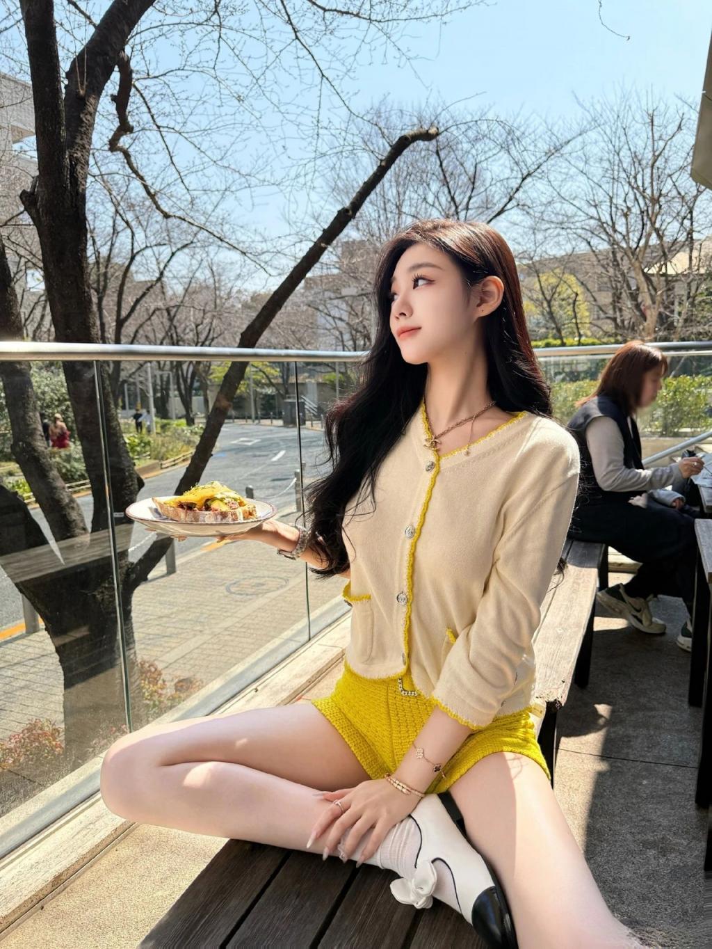 肉丝大长腿，太有气质了