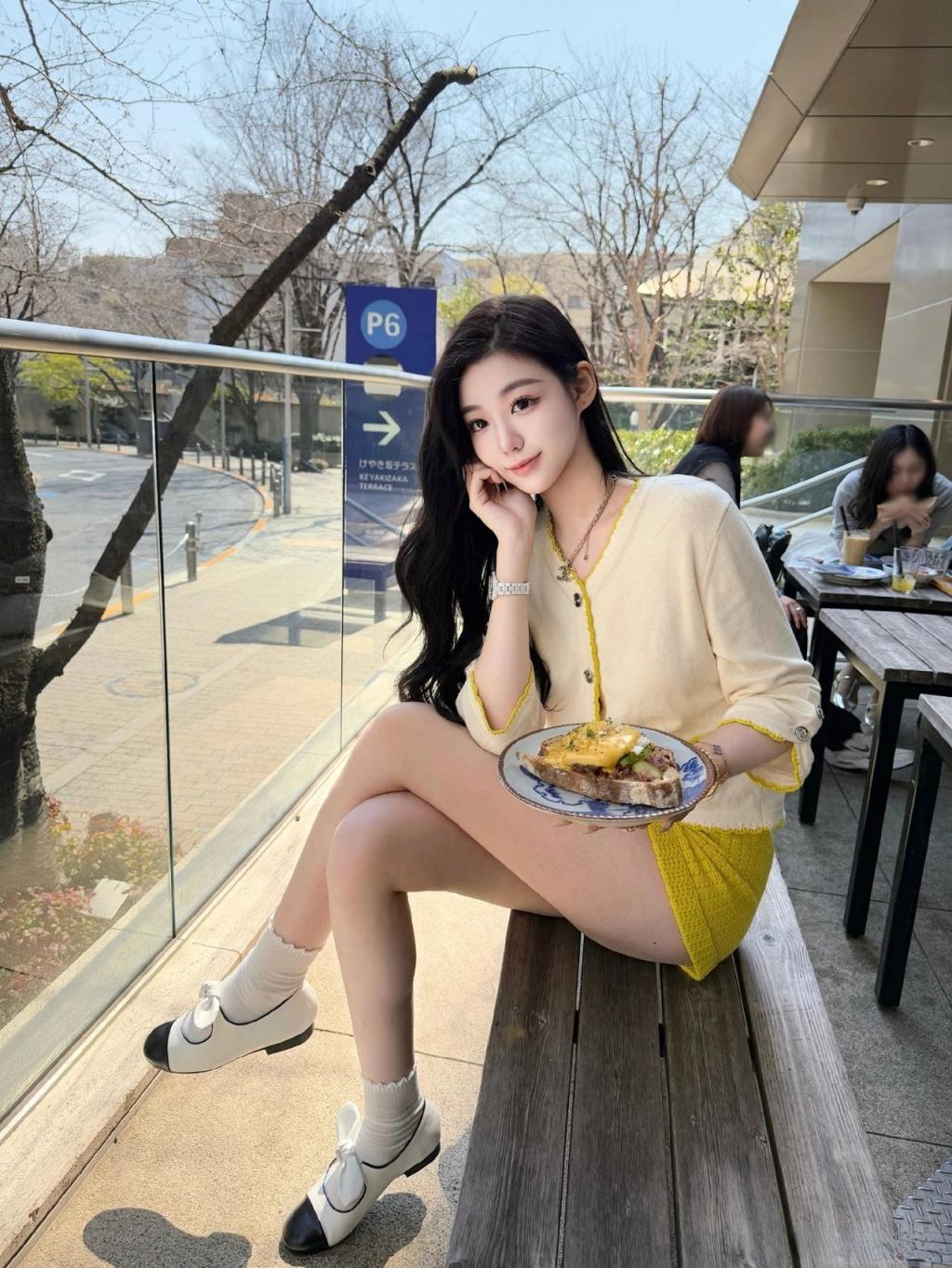 肉丝大长腿，太有气质了