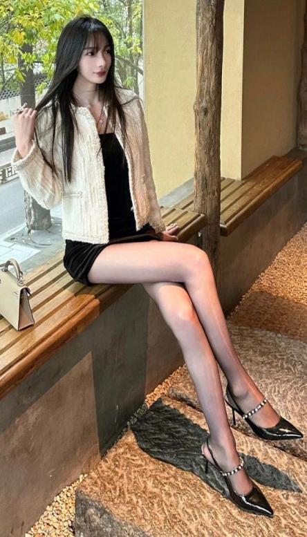 肉丝大长腿，太有气质了
