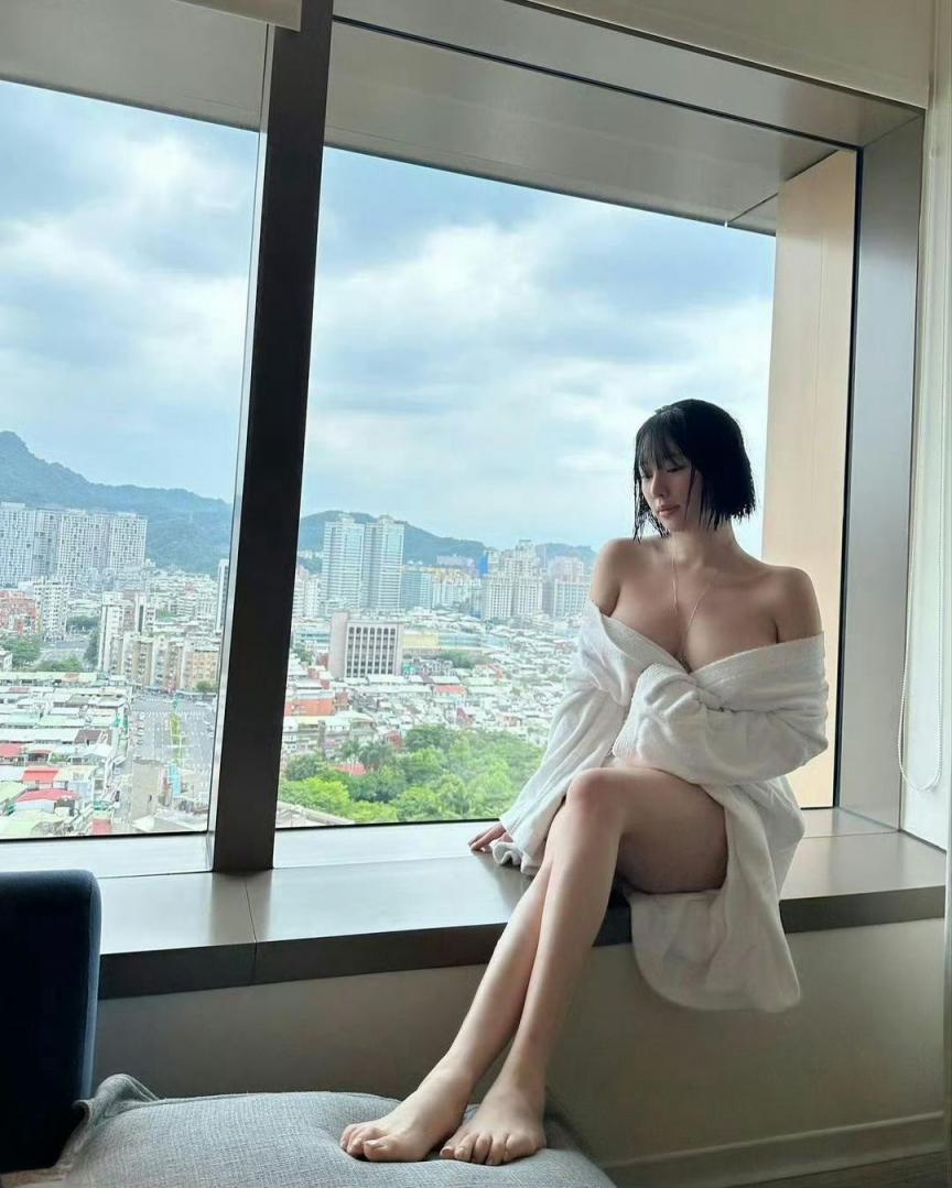 周三，看美女，解解乏