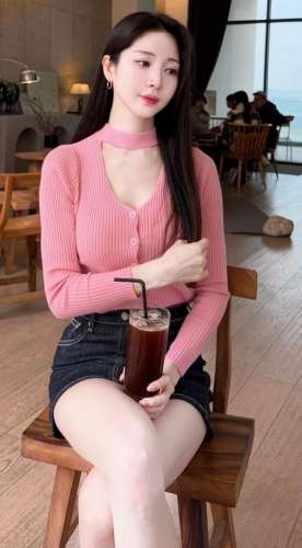 前凸后翘，曲线完美