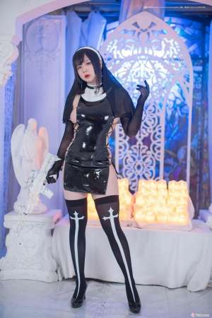 系带修女性感美图