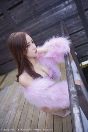 猫宝粉色比基尼诱惑迷人