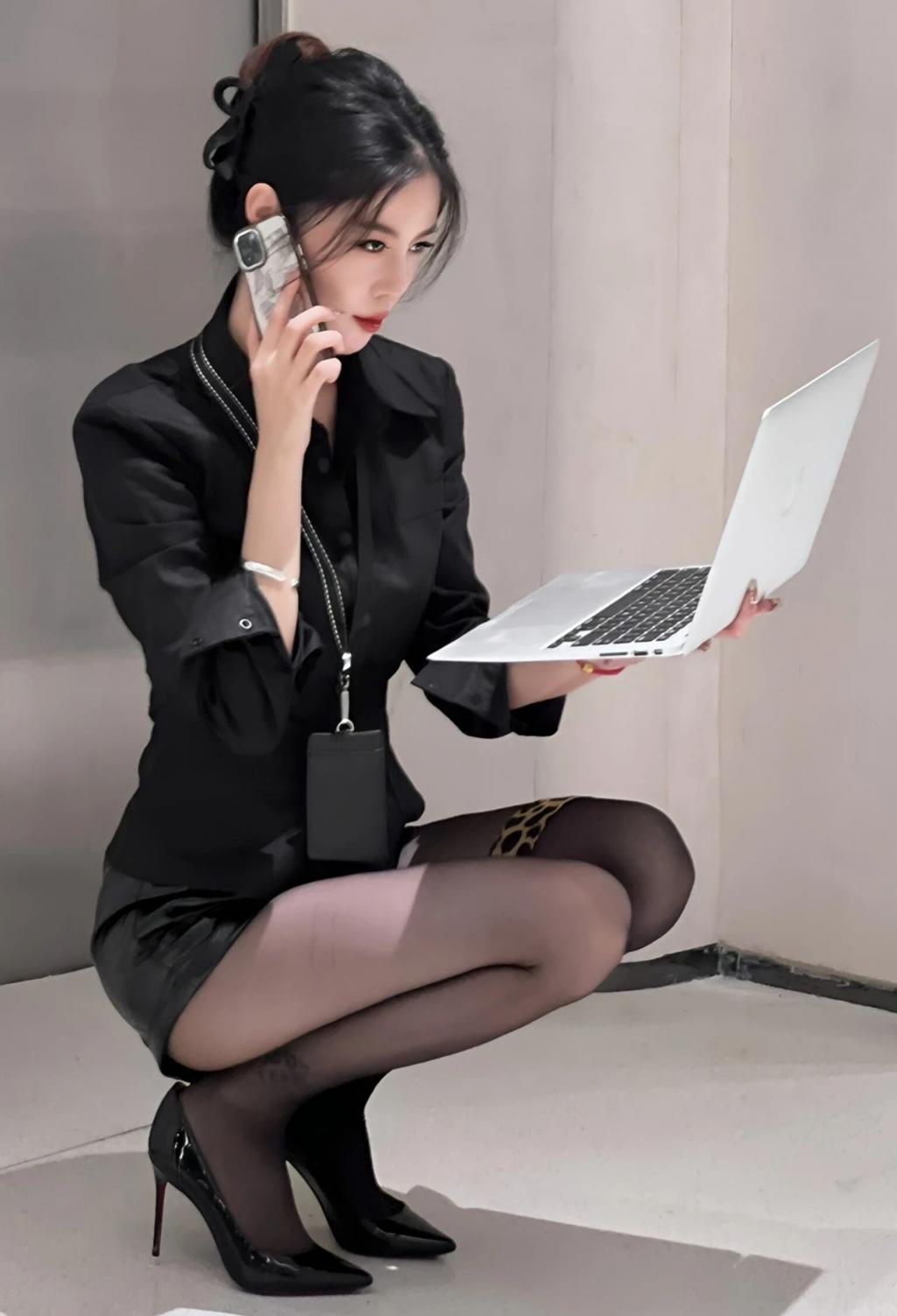 紧身包臀裙，蜂腰大长腿