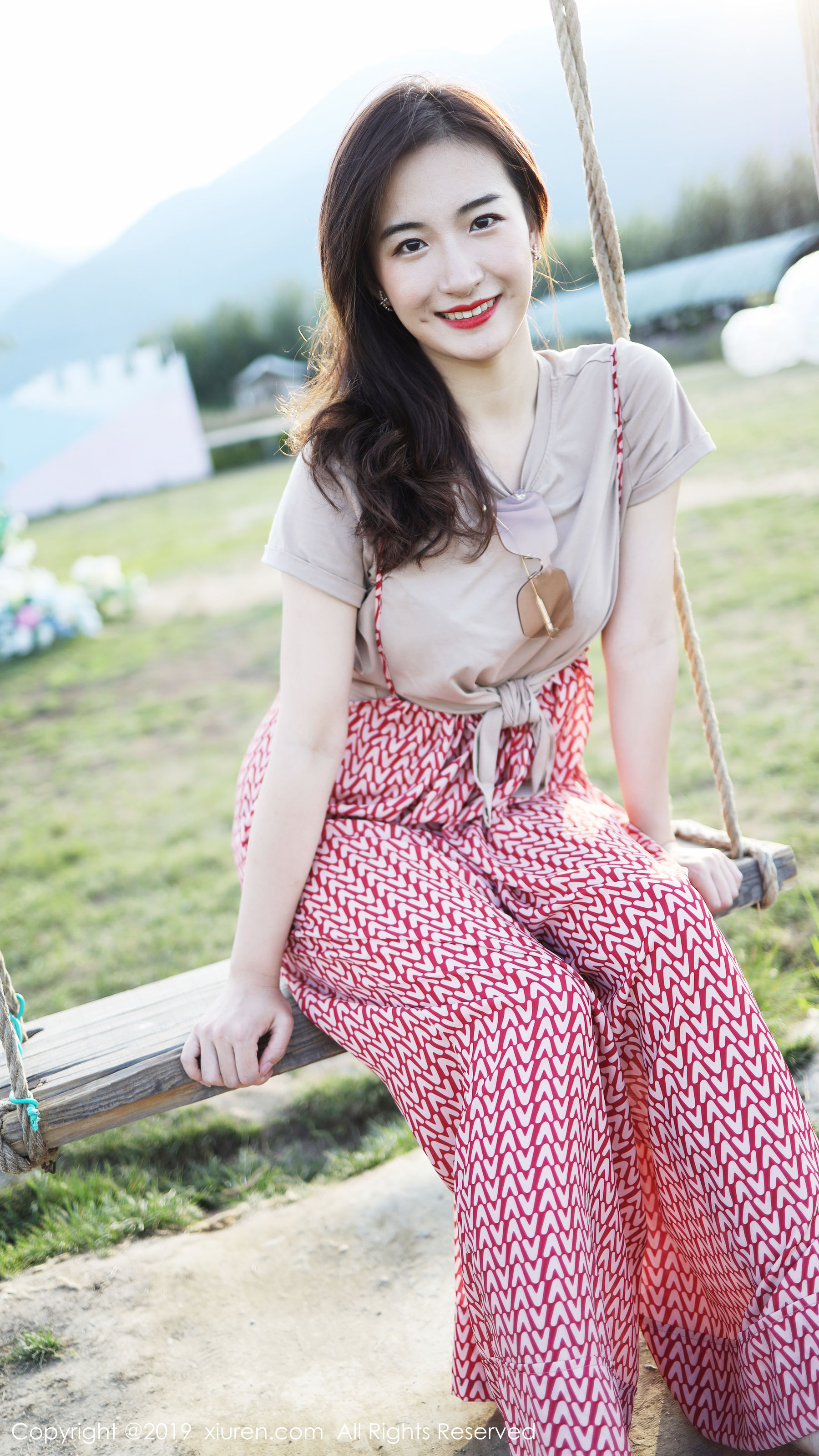 王雨纯姿势撩人媚意荡漾醉人心怀