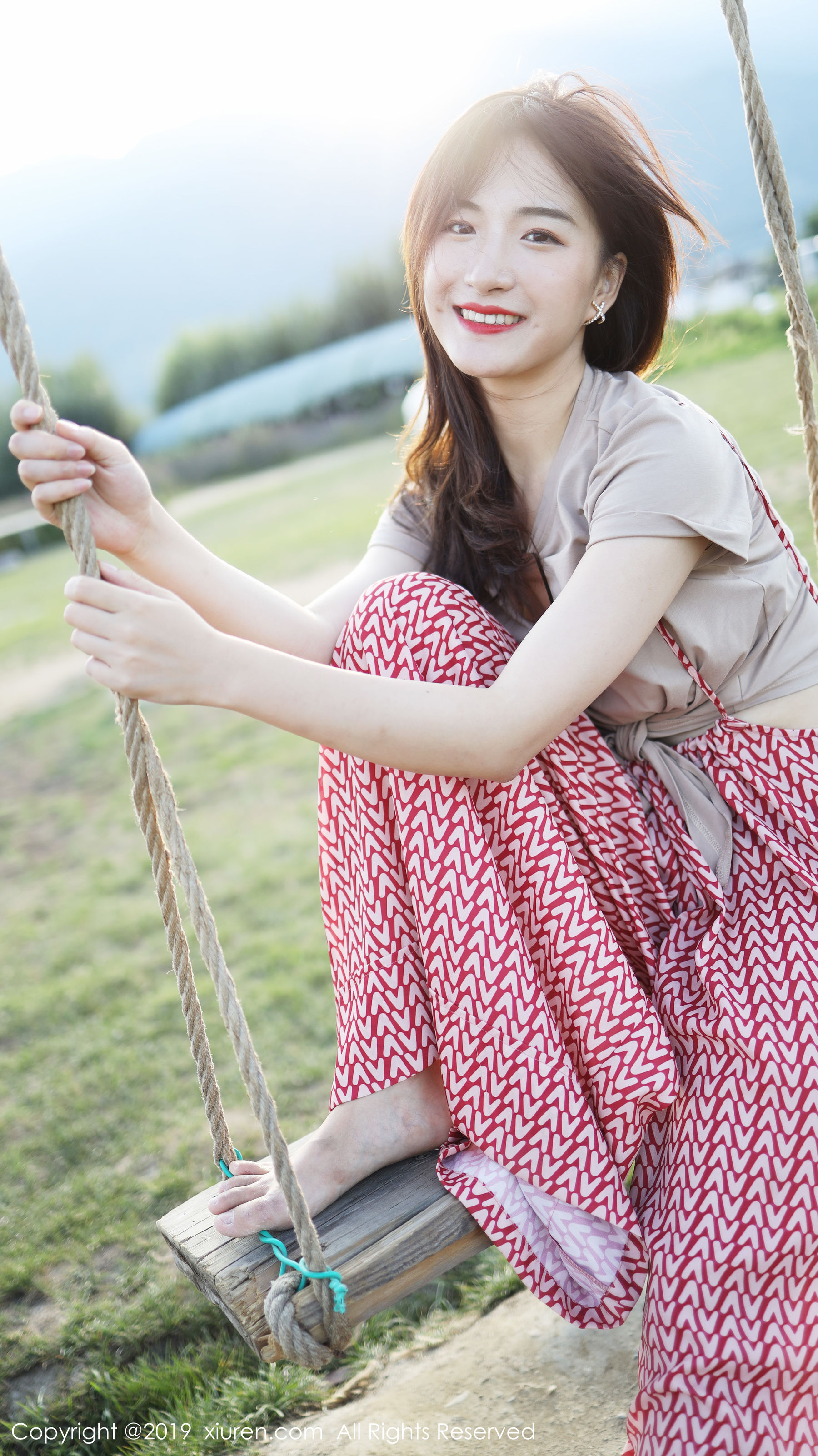 王雨纯姿势撩人媚意荡漾醉人心怀