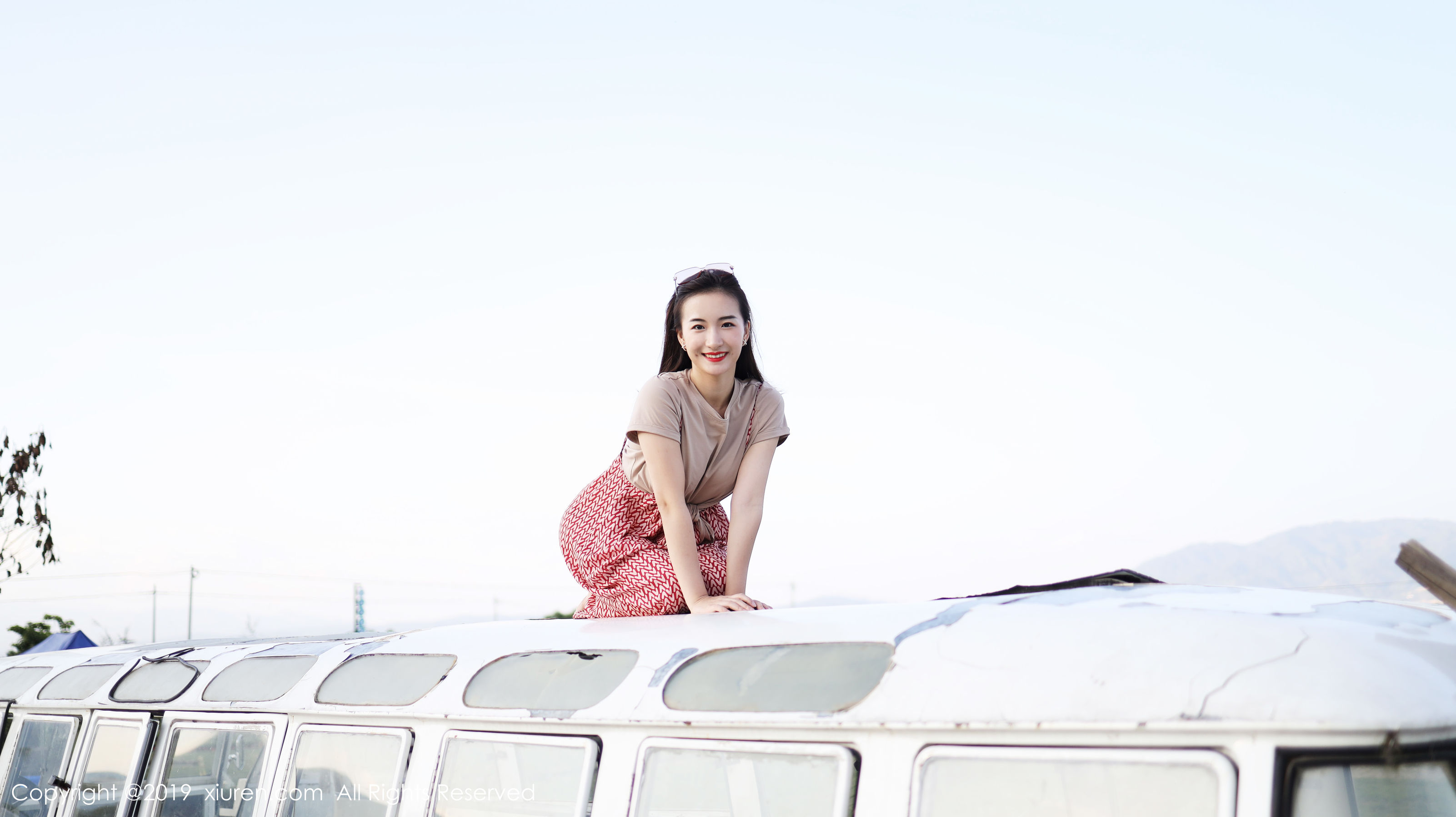 王雨纯姿势撩人媚意荡漾醉人心怀