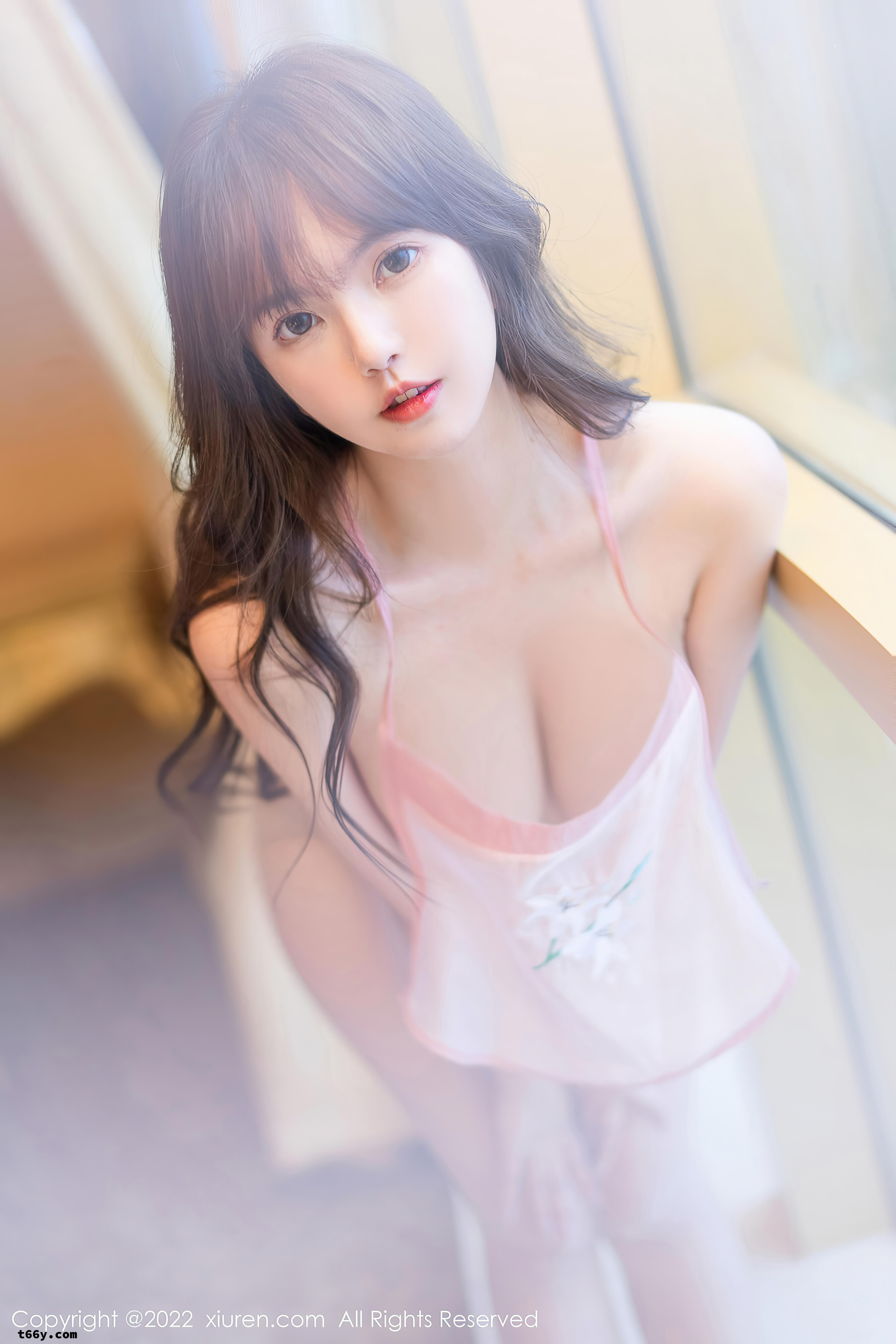 张思允Nice古装粉红肚兜写真