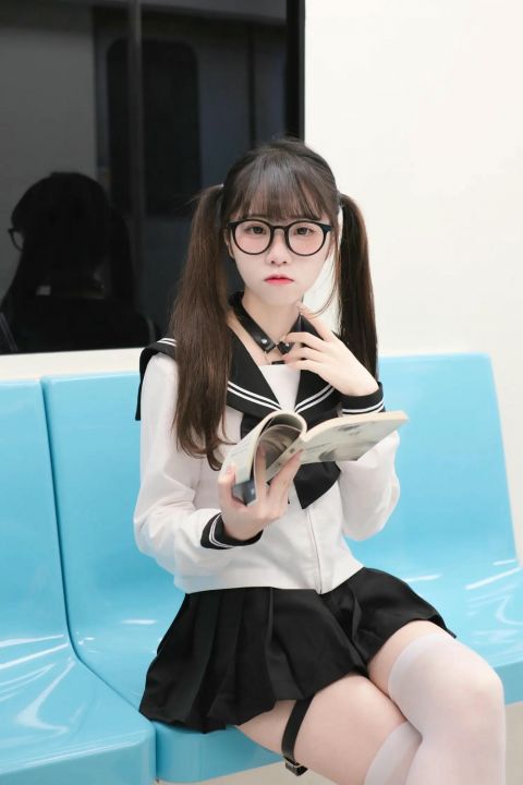 可可小白兔 電車上の女高中生