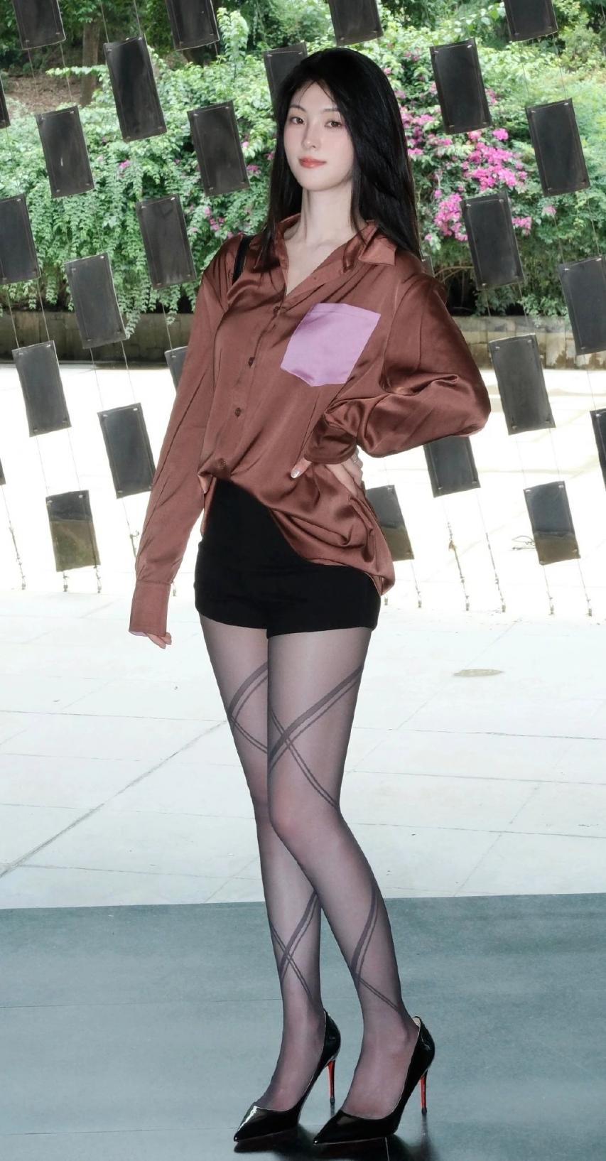 漂亮的小姐姐[20251219]