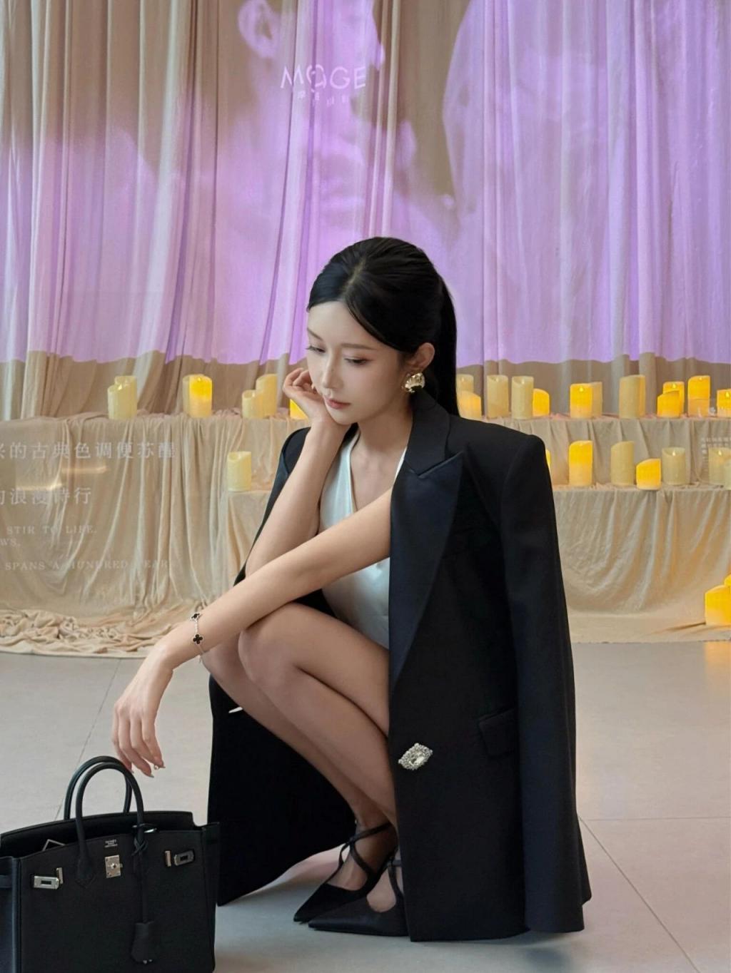 漂亮的小姐姐[20251219]