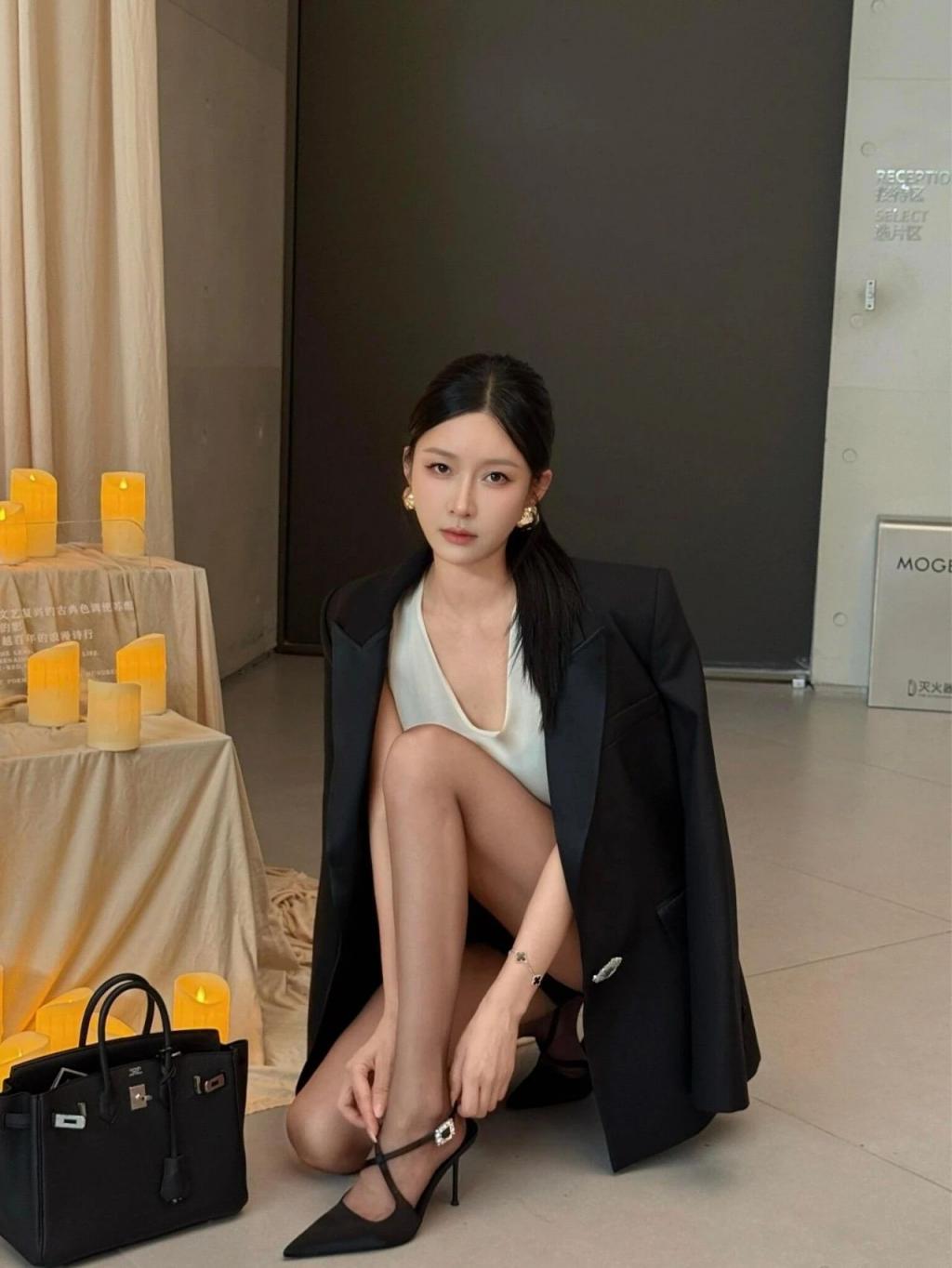 漂亮的小姐姐[20251219]