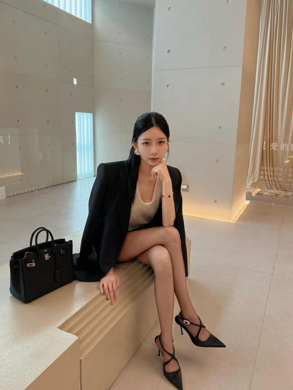 漂亮的小姐姐[20251219]