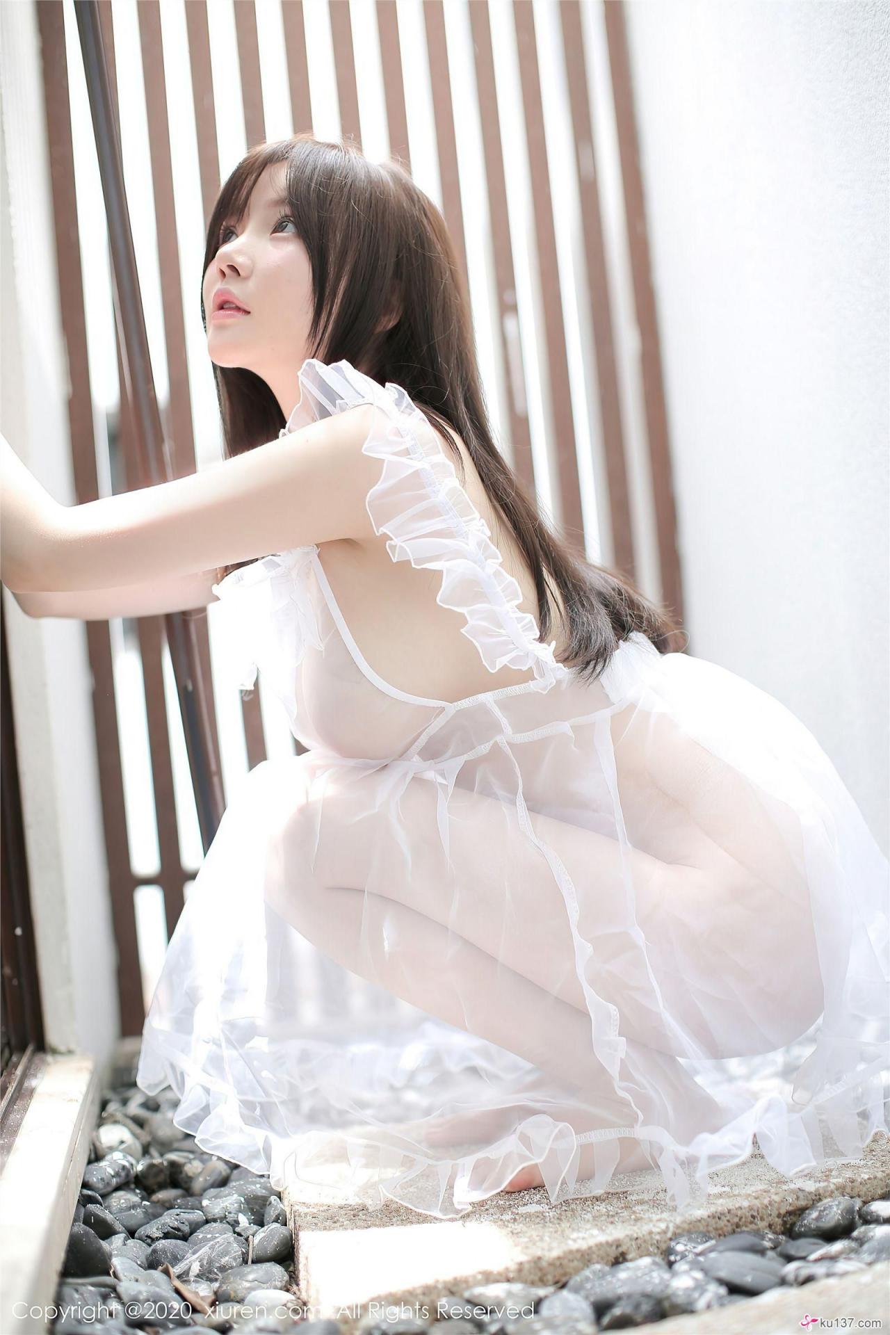 娃娃脸美女性感写真