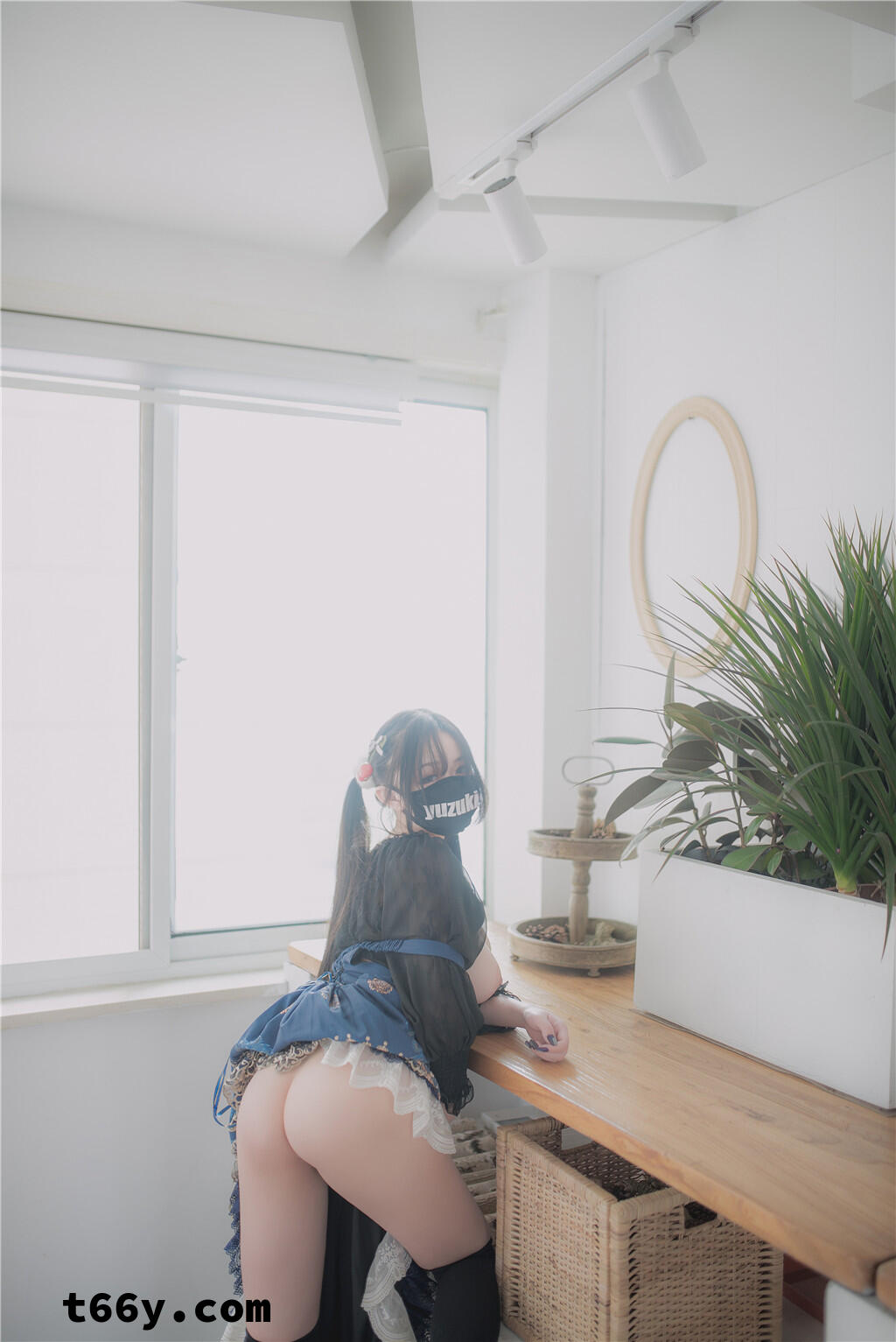 柚木写真——皮肤白皙巨乳妹