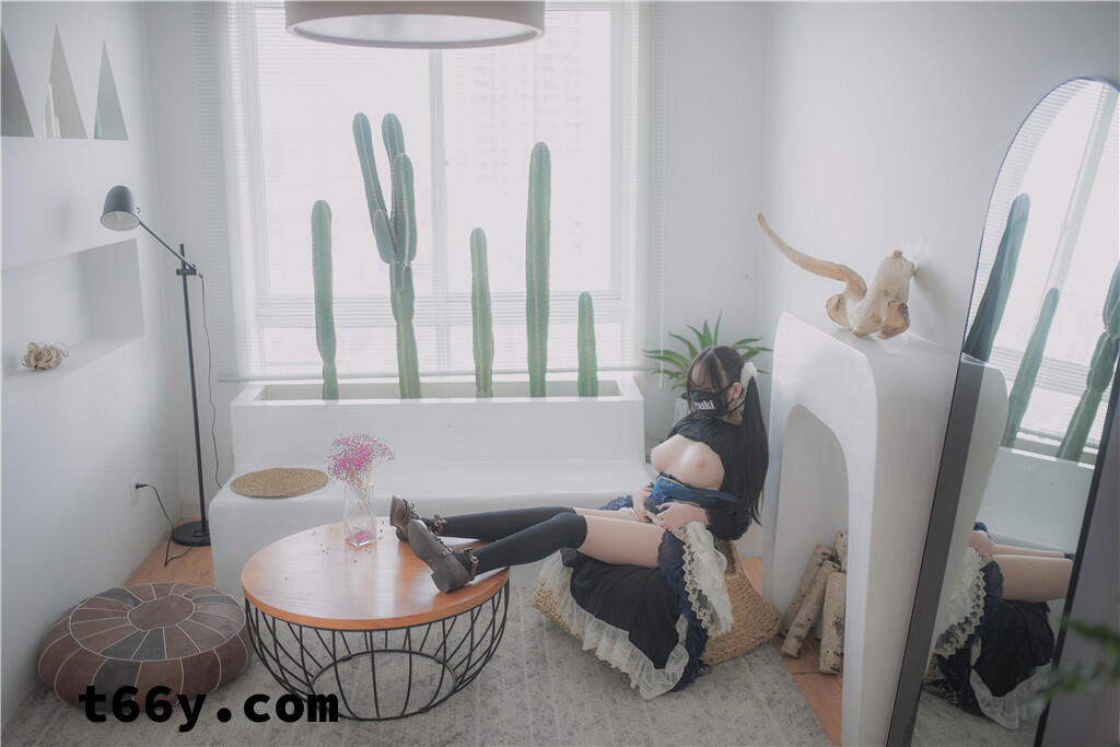 柚木写真——皮肤白皙巨乳妹