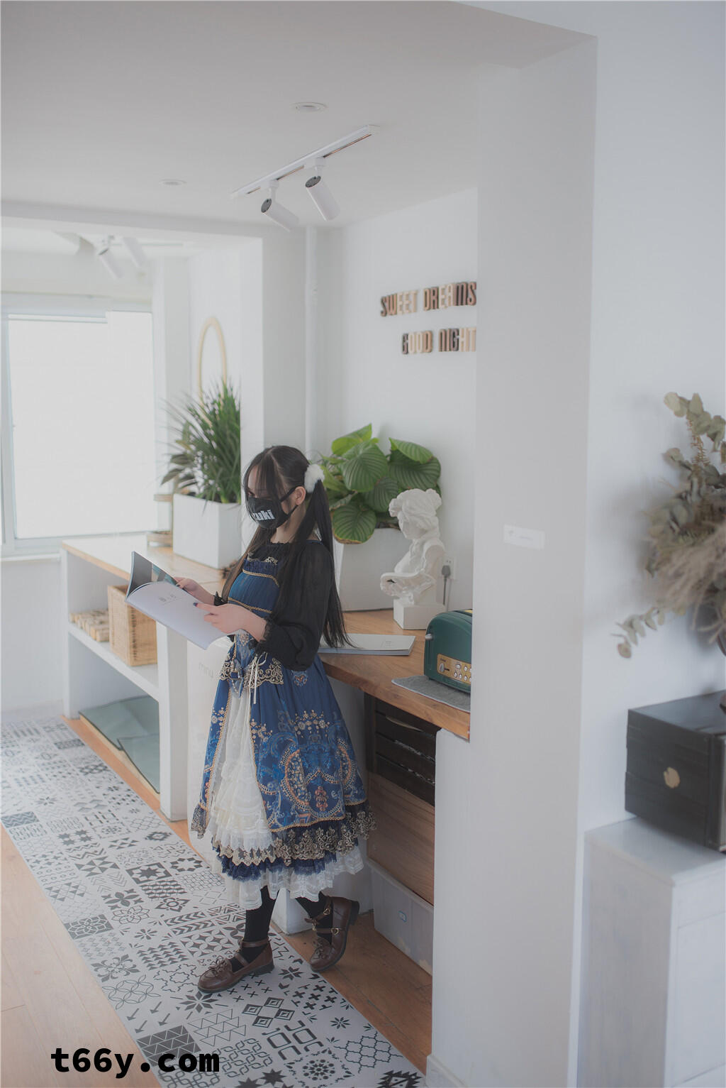 柚木写真——皮肤白皙巨乳妹