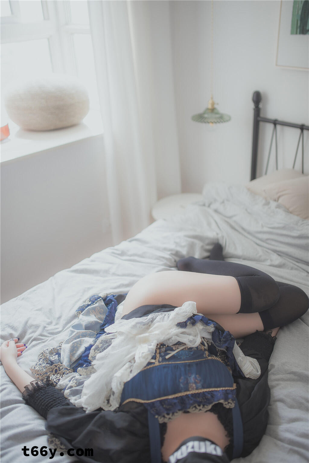 柚木写真——皮肤白皙巨乳妹