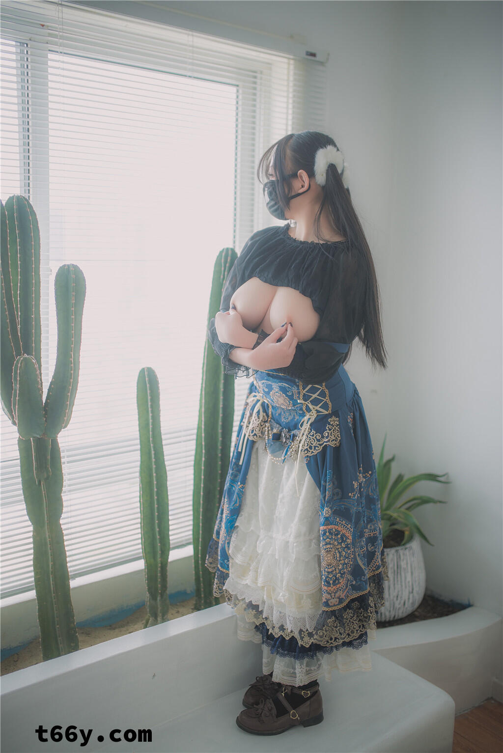 柚木写真——皮肤白皙巨乳妹