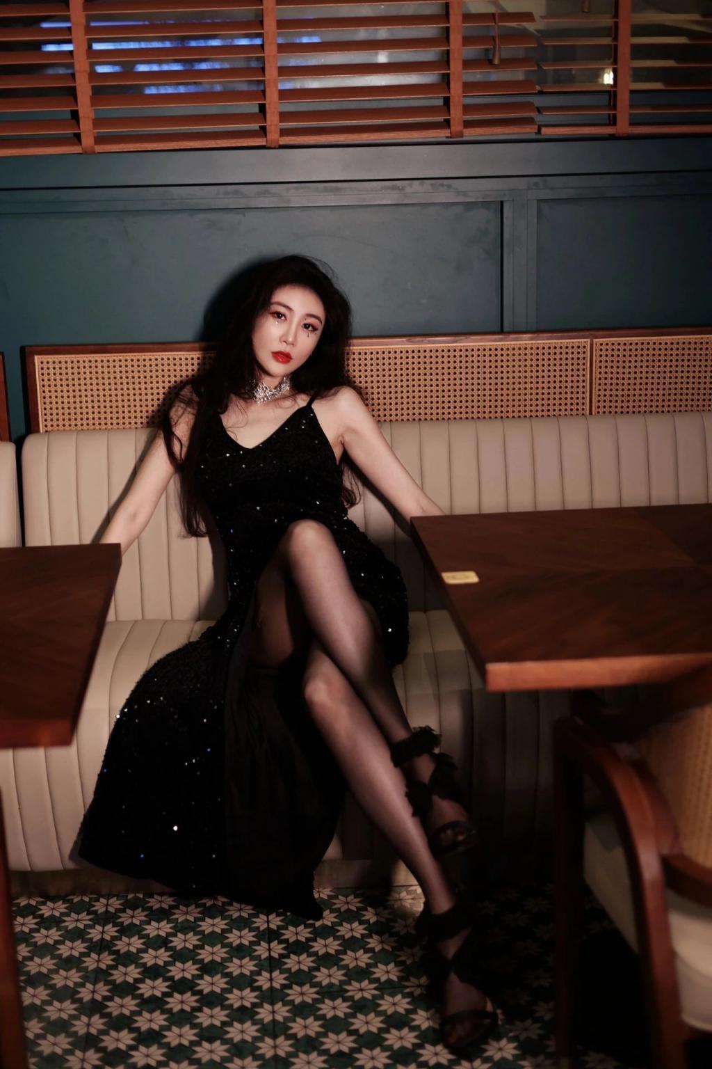 蜂腰翘臀，满屏大长腿