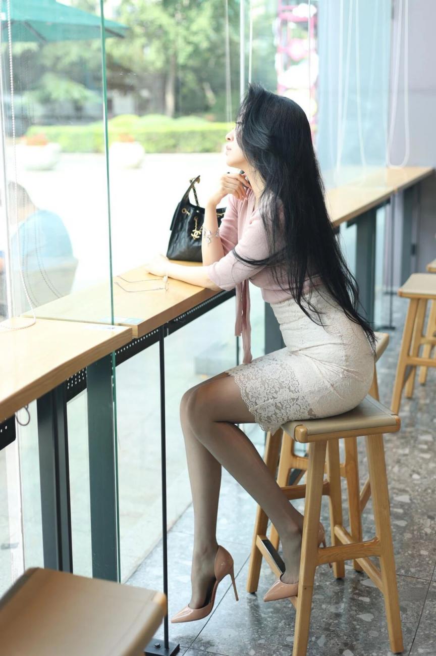 蜂腰翘臀，满屏大长腿