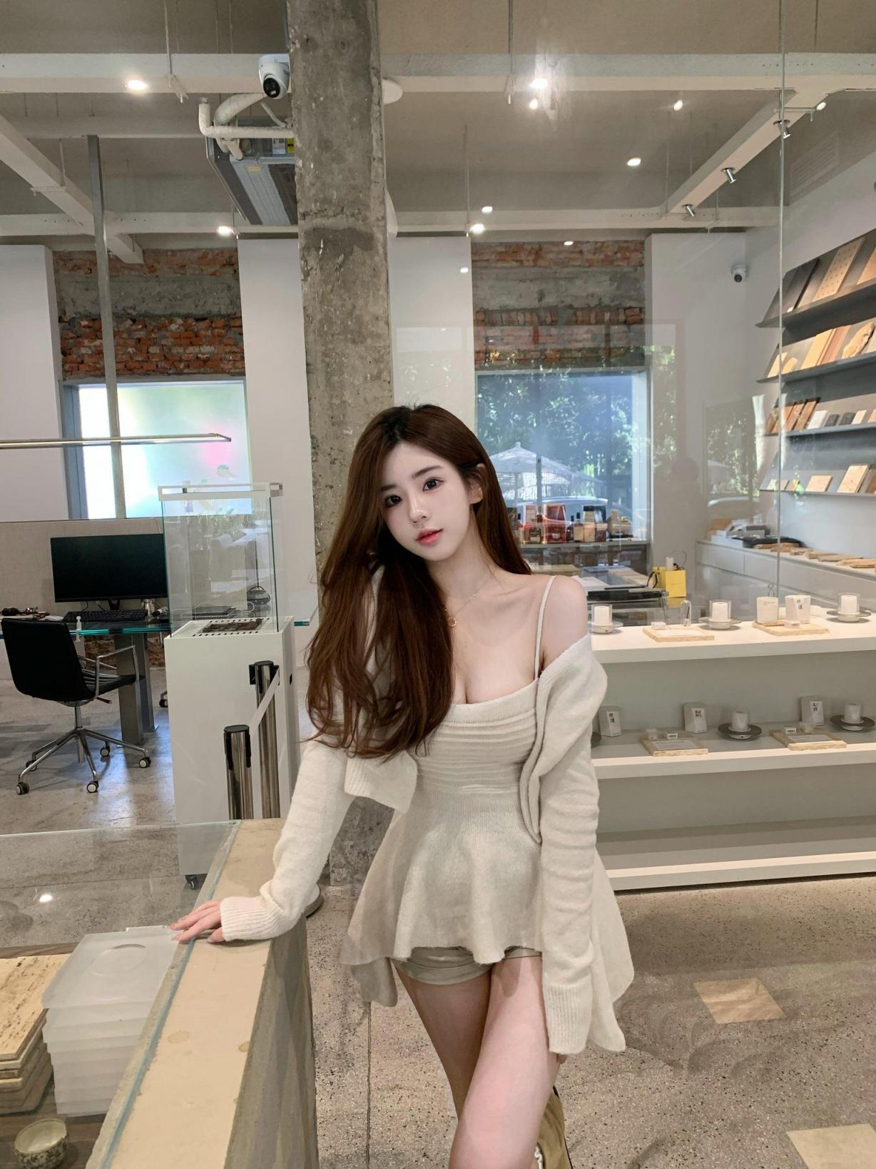 翘臀杨柳腰风情写真[20251224]