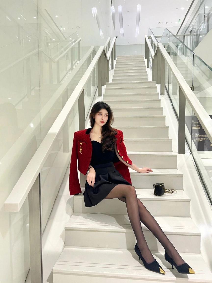 包臀裙纤腰美腿，太美了