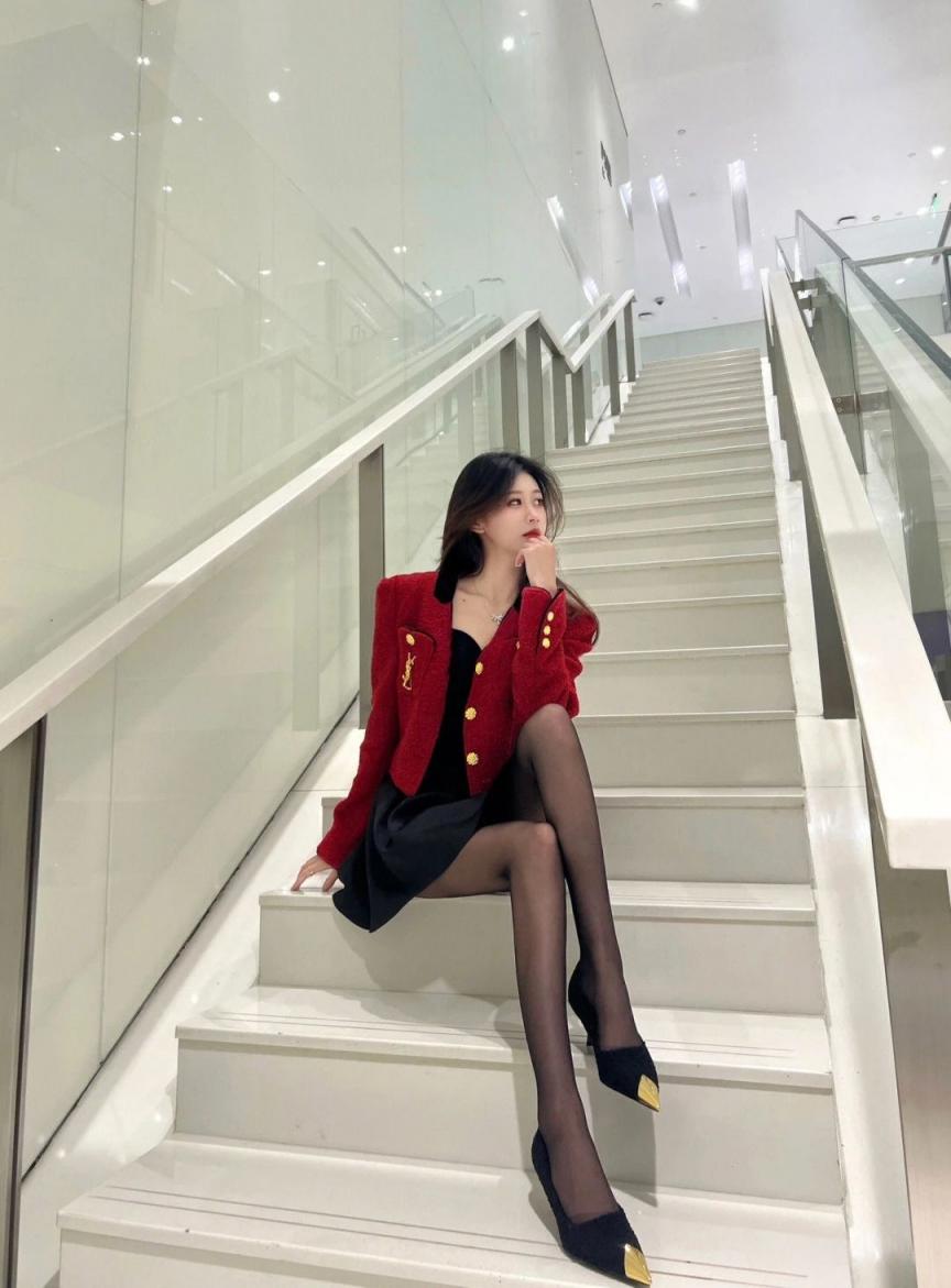 包臀裙纤腰美腿，太美了