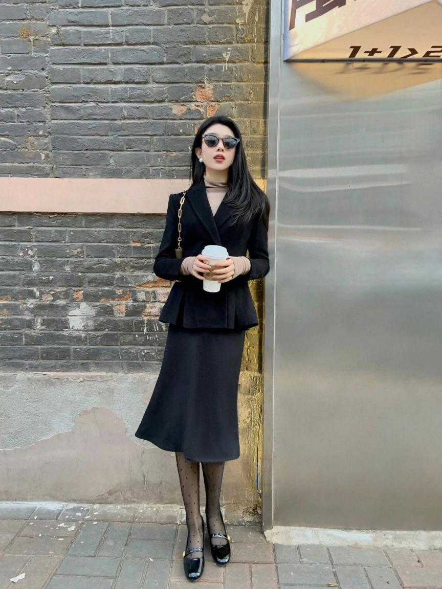 包臀裙纤腰美腿，太美了