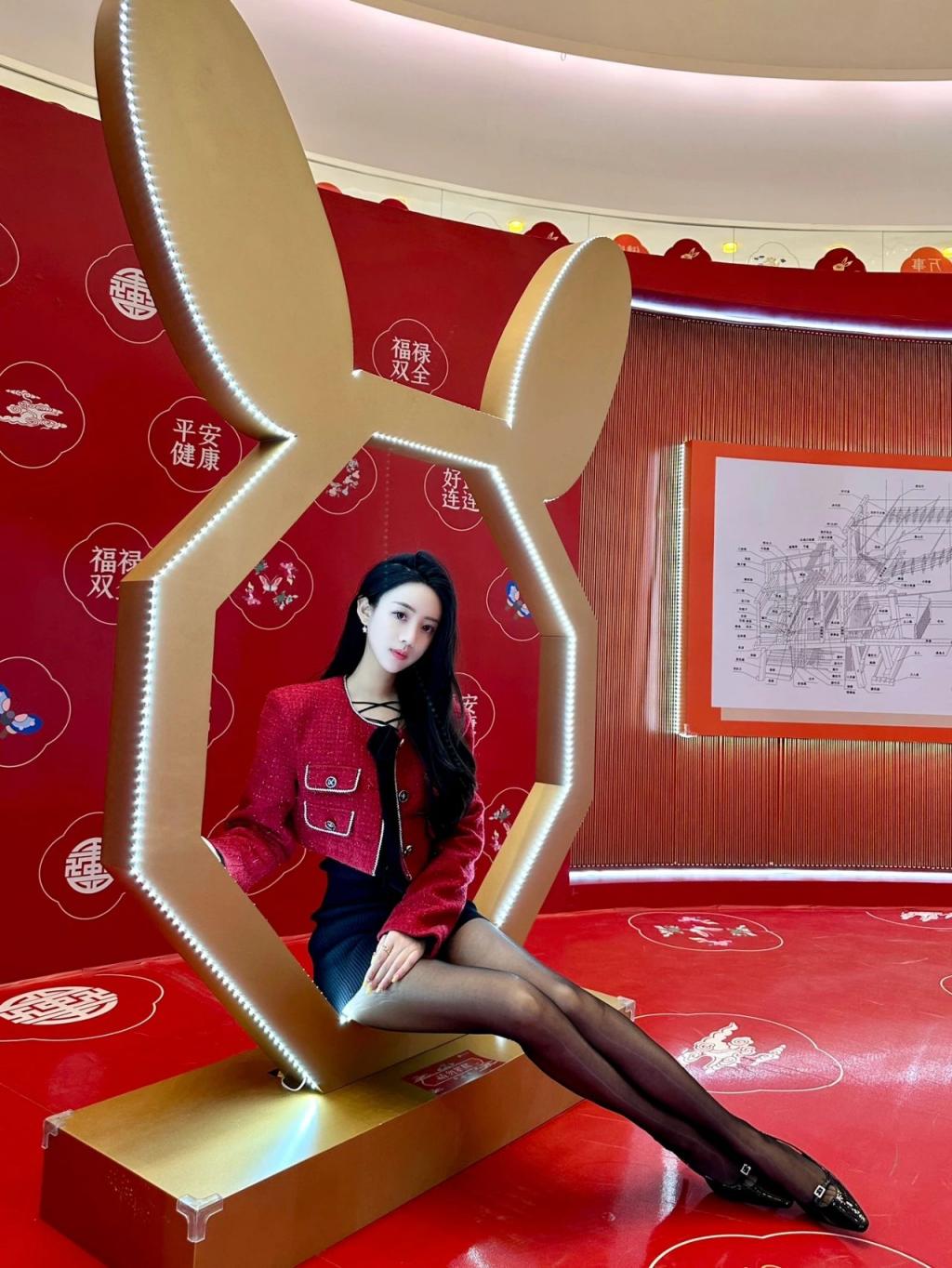 包臀裙纤腰美腿，太美了