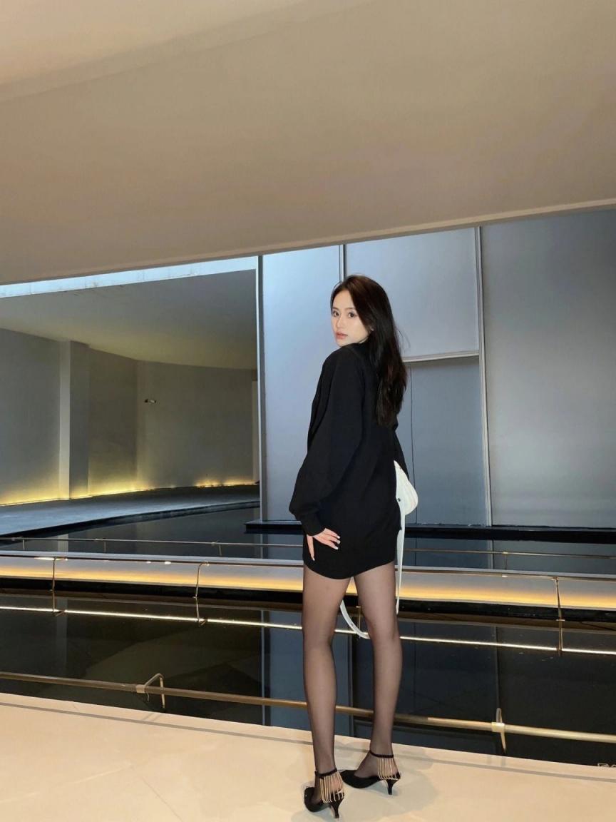 包臀裙纤腰美腿，太美了