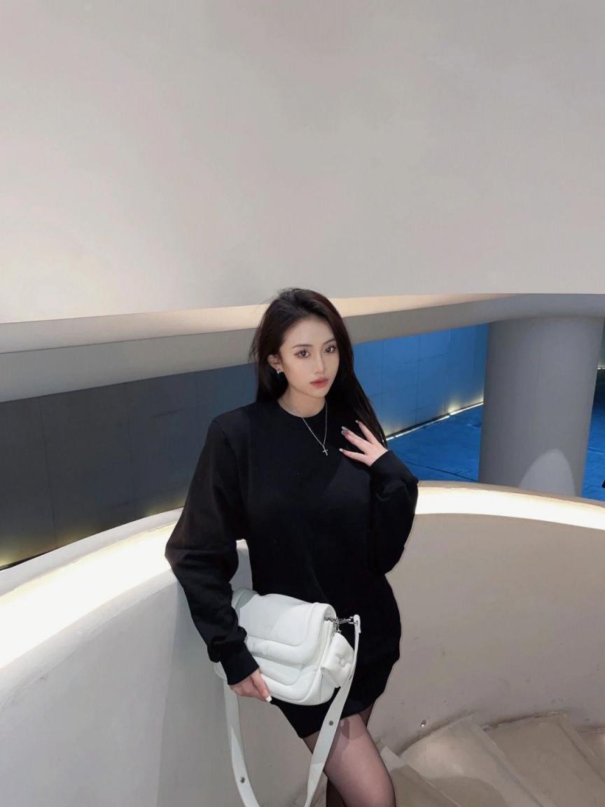 包臀裙纤腰美腿，太美了