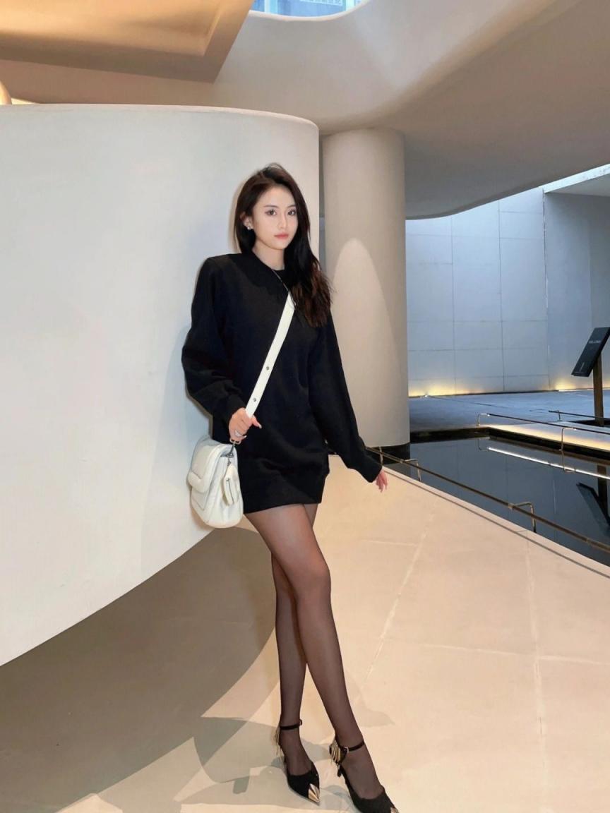 包臀裙纤腰美腿，太美了