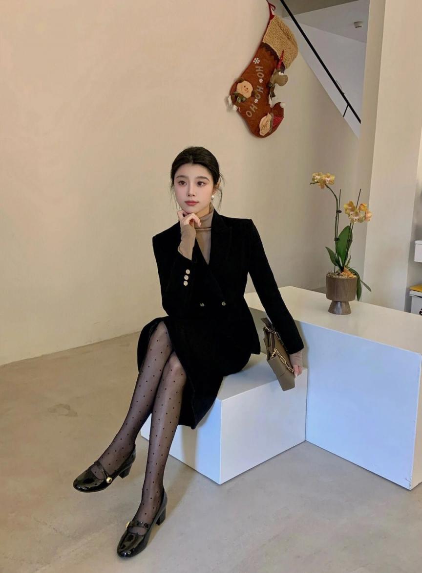 包臀裙纤腰美腿，太美了