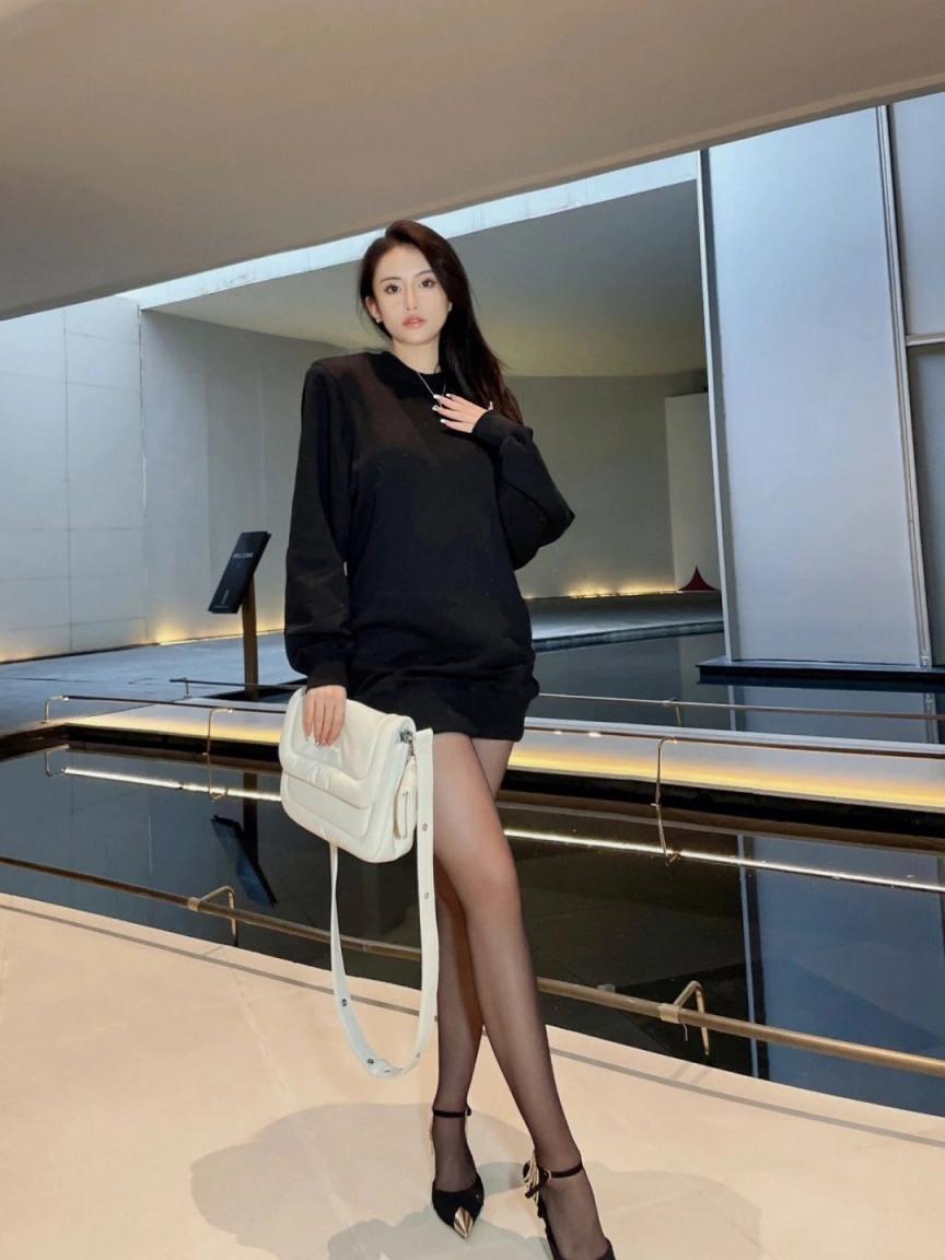 包臀裙纤腰美腿，太美了