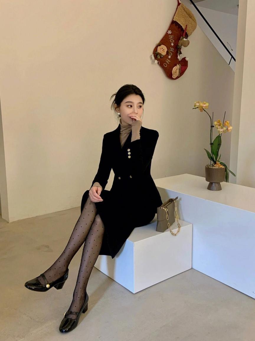 包臀裙纤腰美腿，太美了