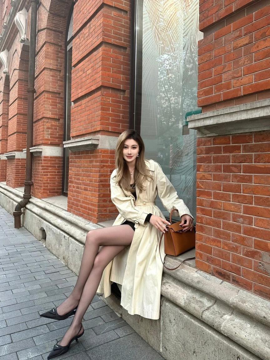 包臀裙纤腰美腿，太美了