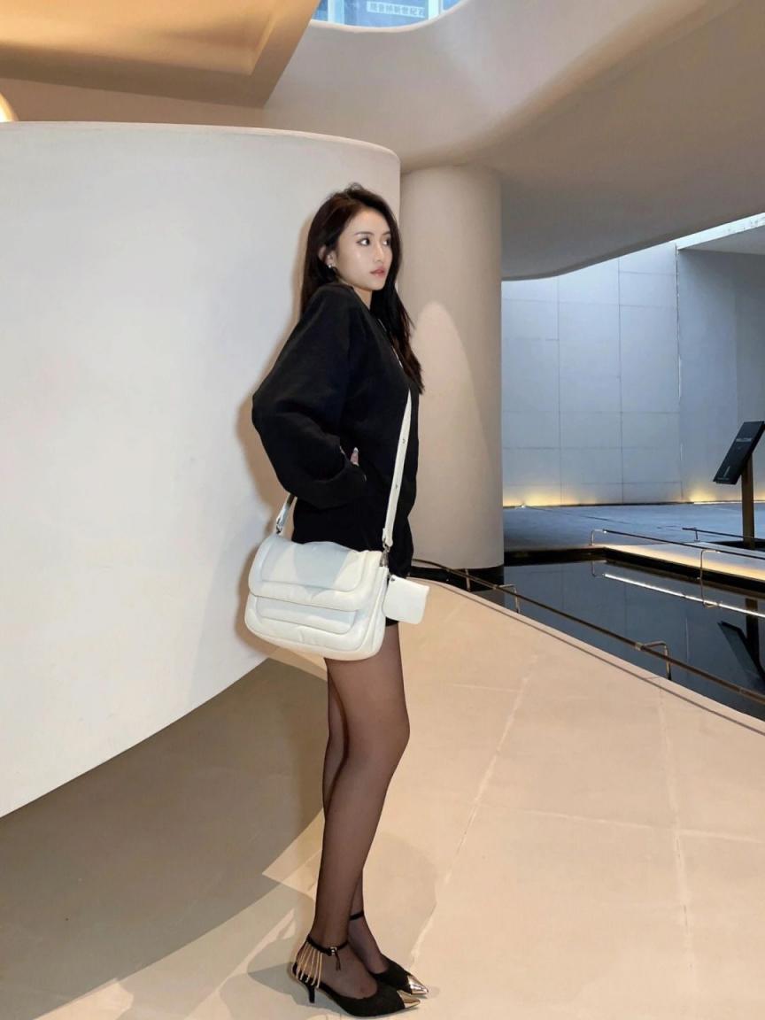 包臀裙纤腰美腿，太美了