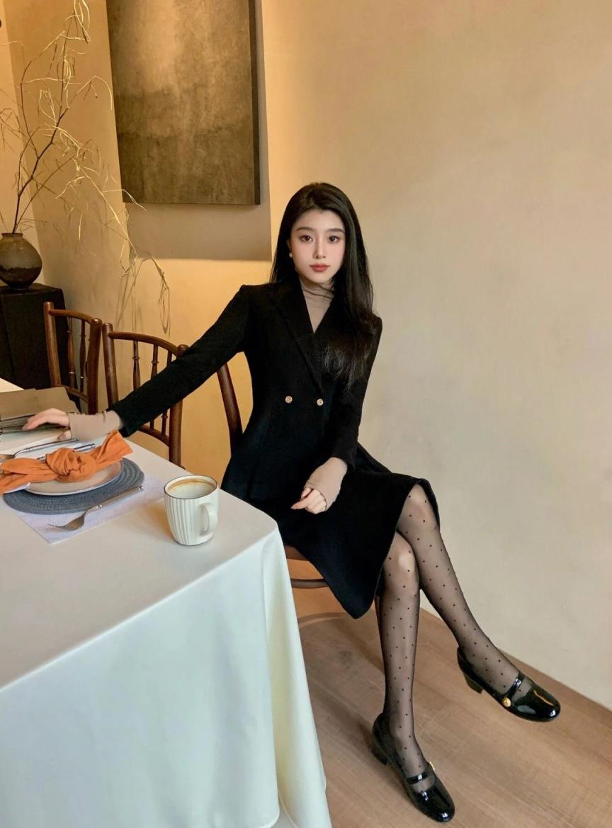 包臀裙纤腰美腿，太美了