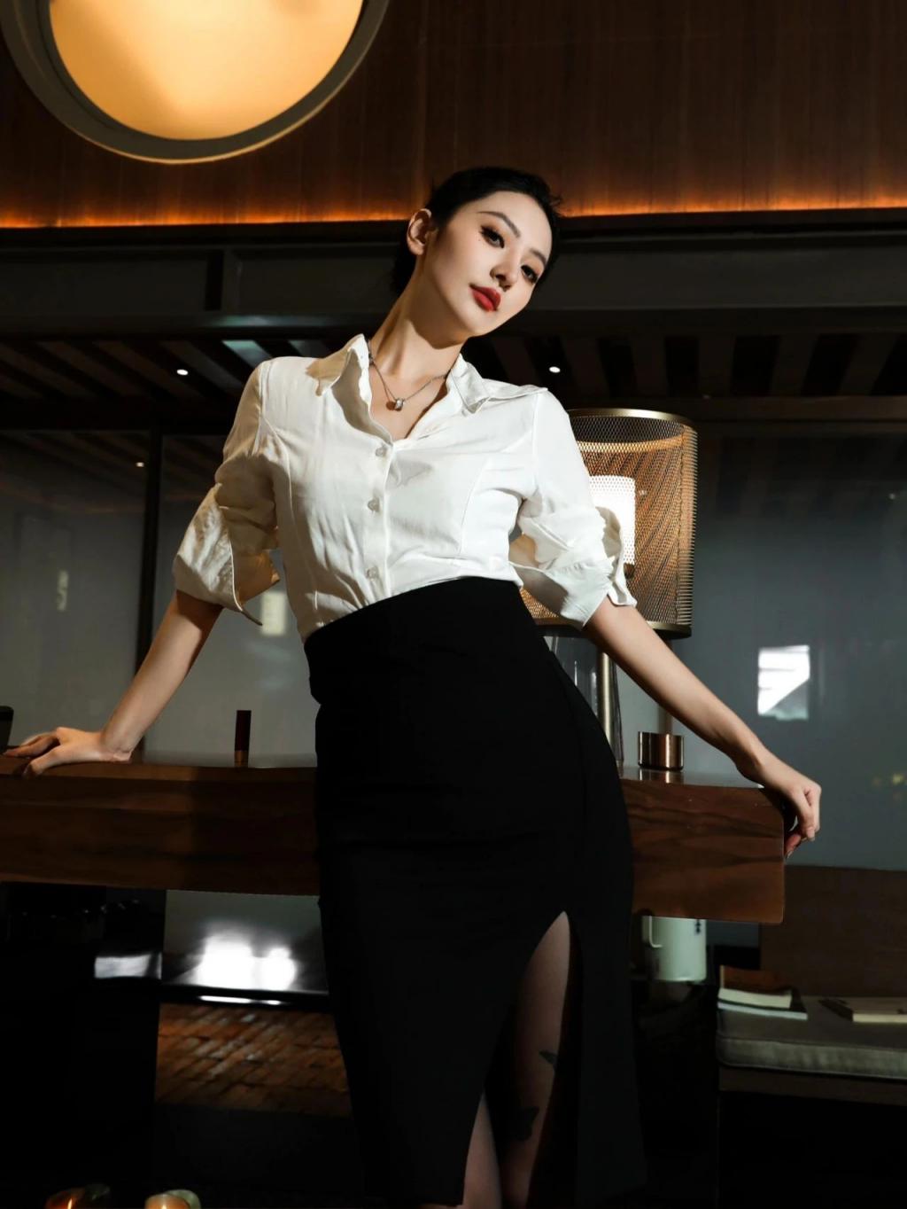 漂亮的小姐姐[55P]